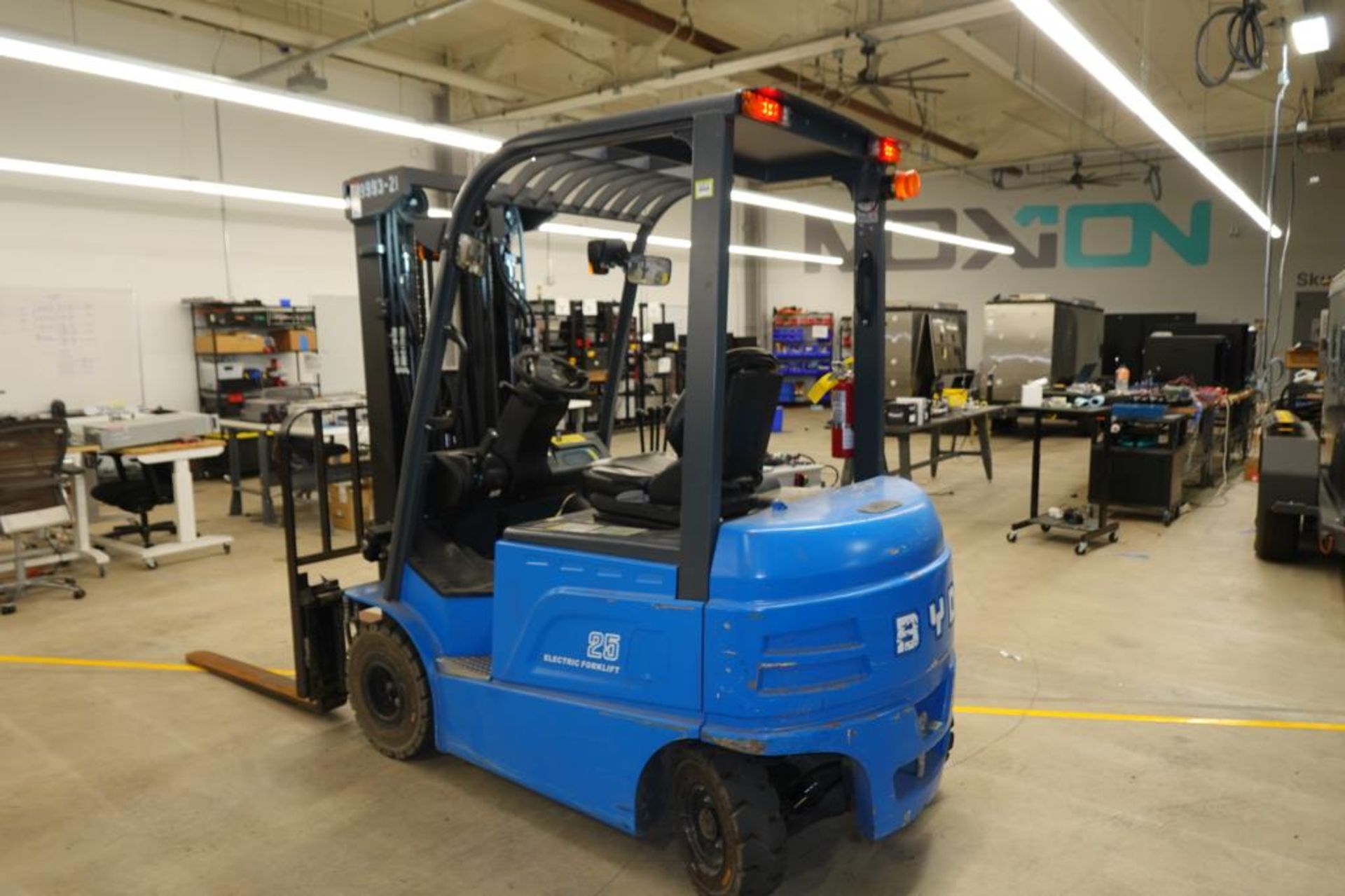 Electric Forklift, 4500 lb. Lift Cap. 3-Stage - Image 9 of 18