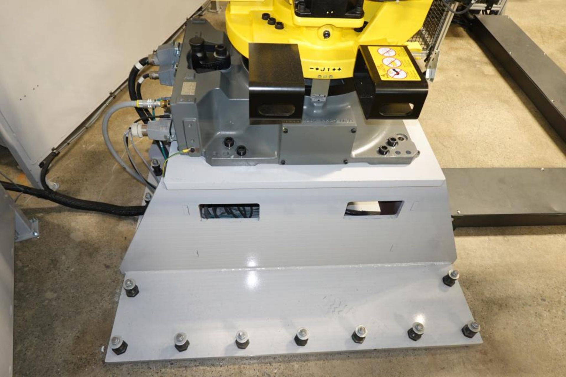 Fanuc Robot Corporation Six-Axis Material - Image 4 of 16