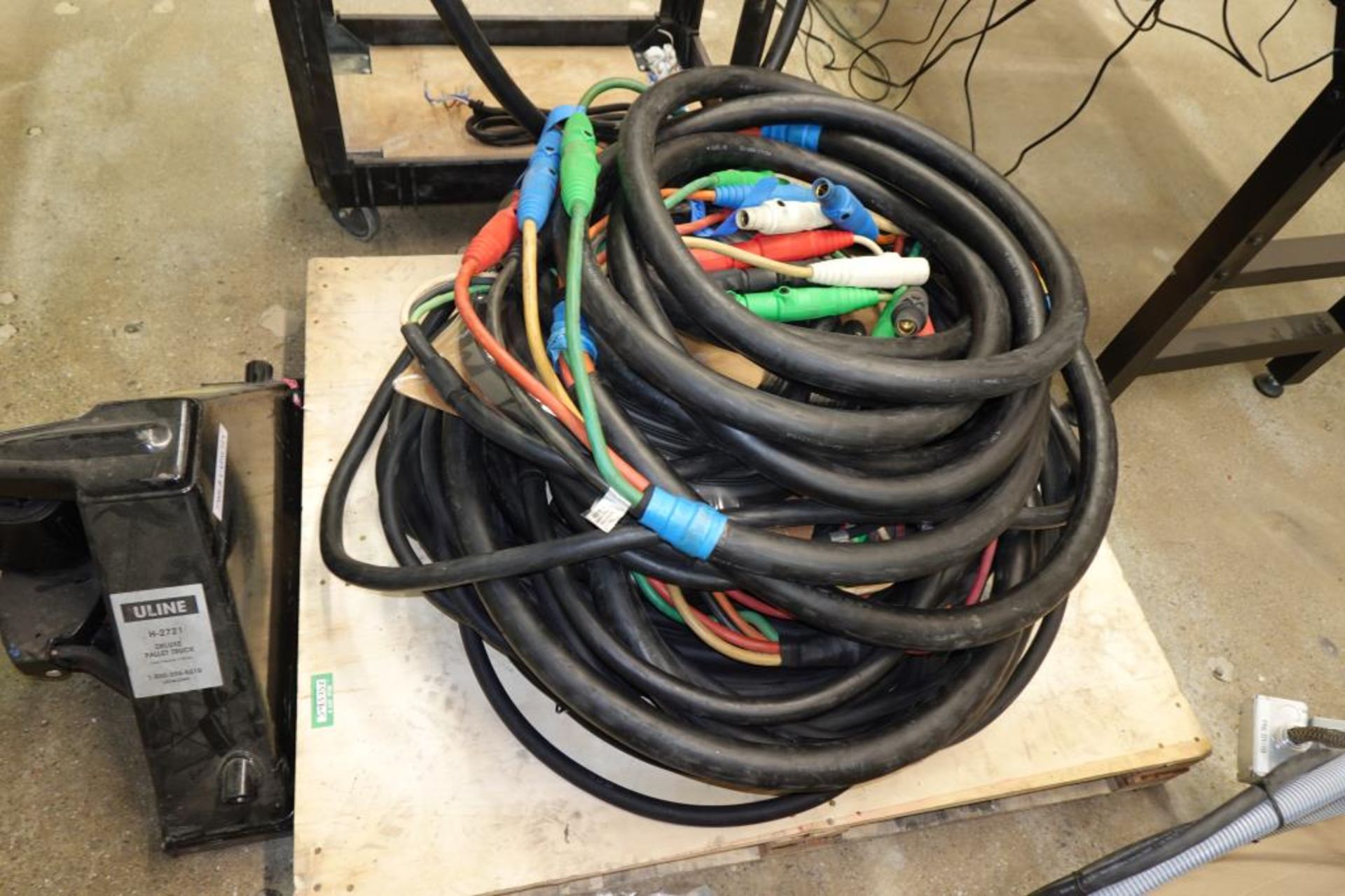 Assorted CCS-1 EV Connecters & Cables - Image 6 of 11