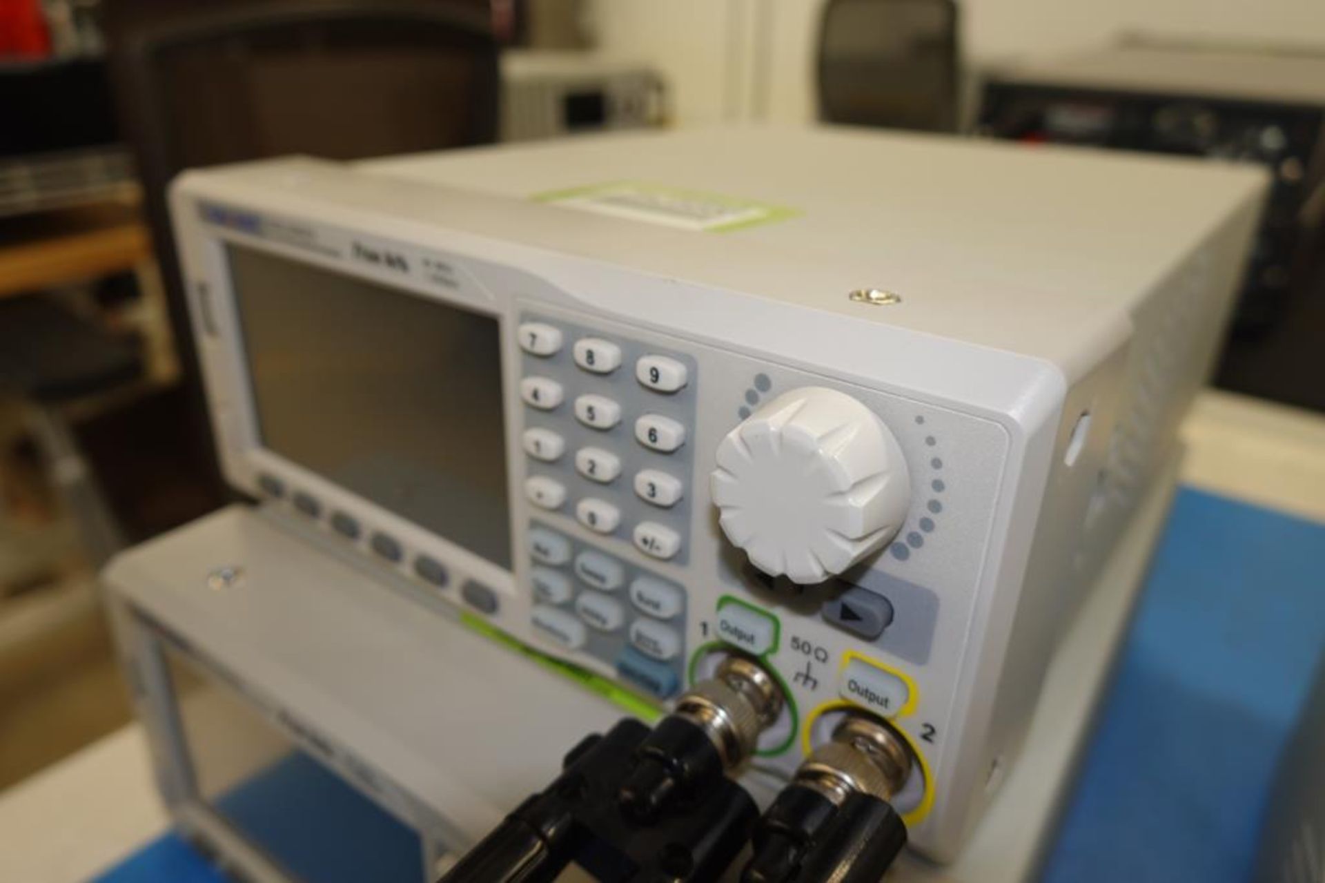 Function/Arbitrary Waveform Generator - Image 3 of 5
