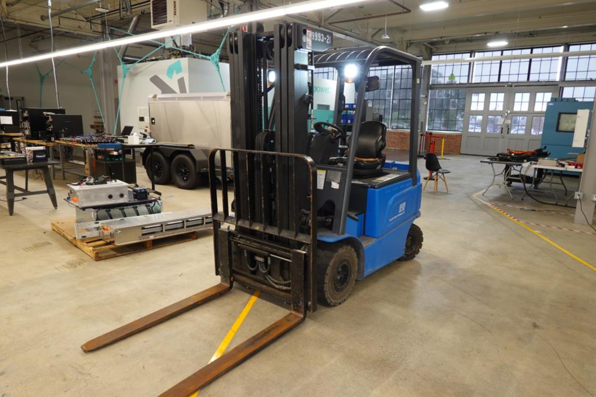 Electric Forklift, 4500 lb. Lift Cap. 3-Stage - Image 5 of 18