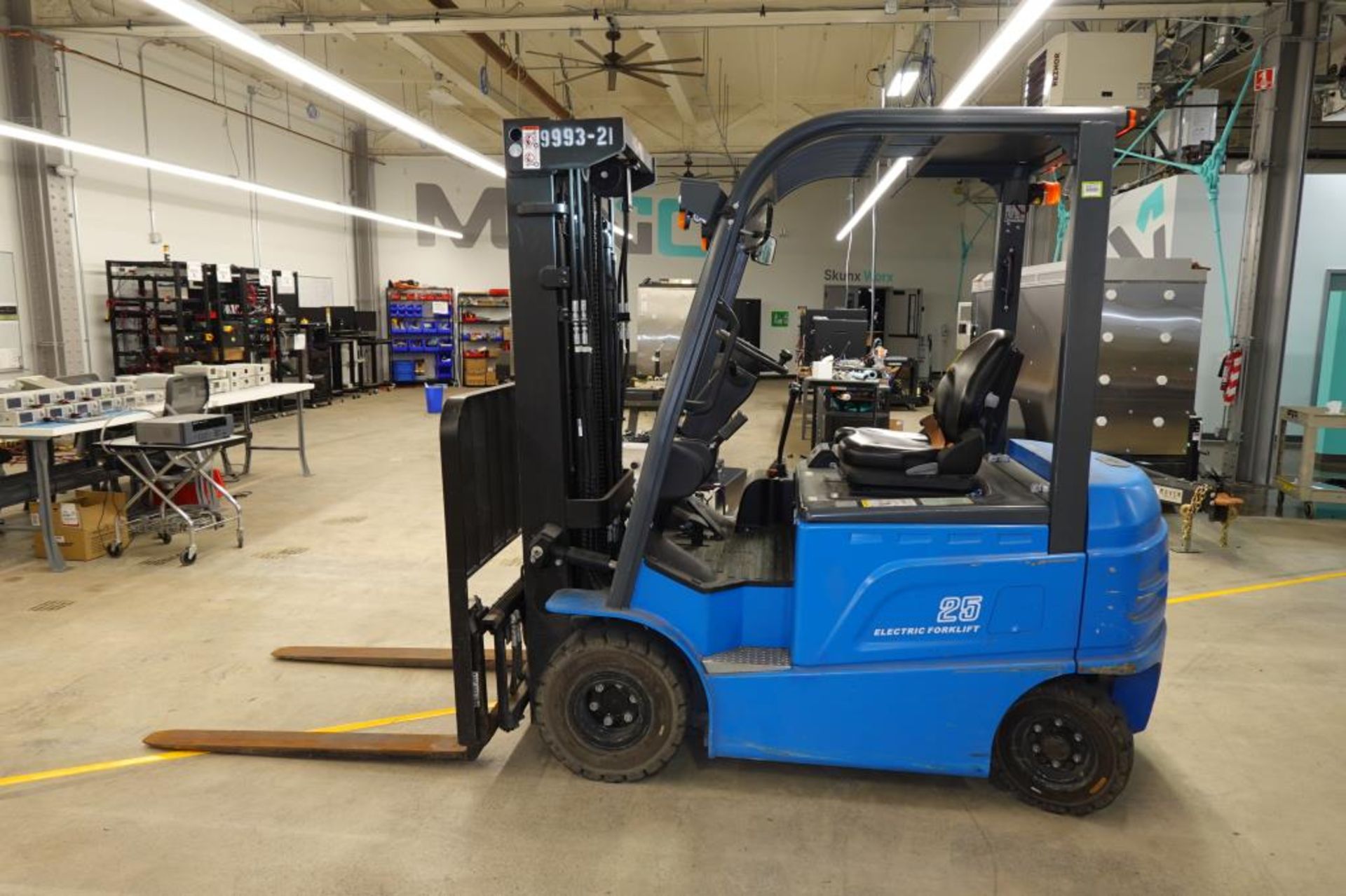 Electric Forklift, 4500 lb. Lift Cap. 3-Stage - Image 3 of 18