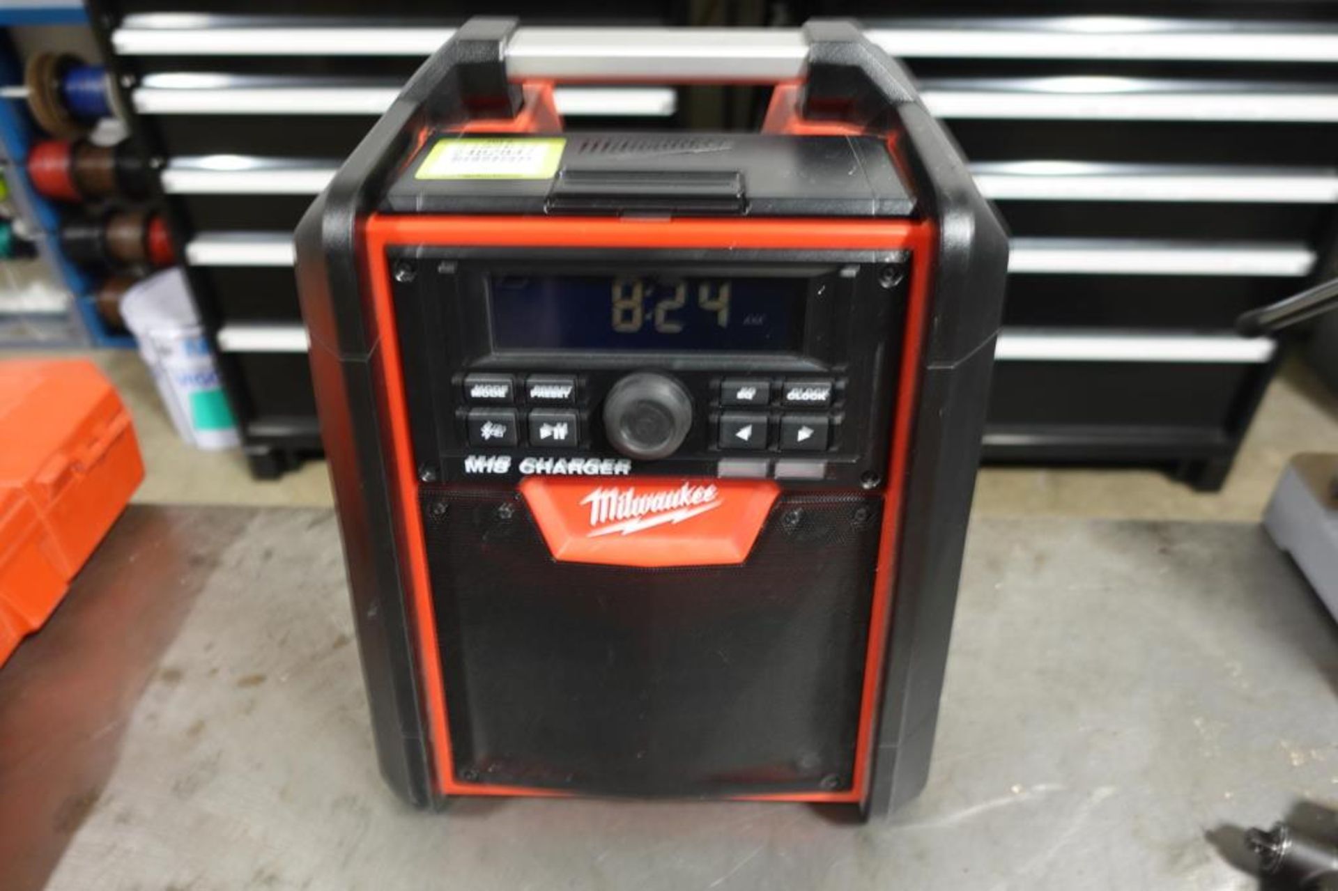 Milwaukee 2 In 1 Battery Charger & Stereo