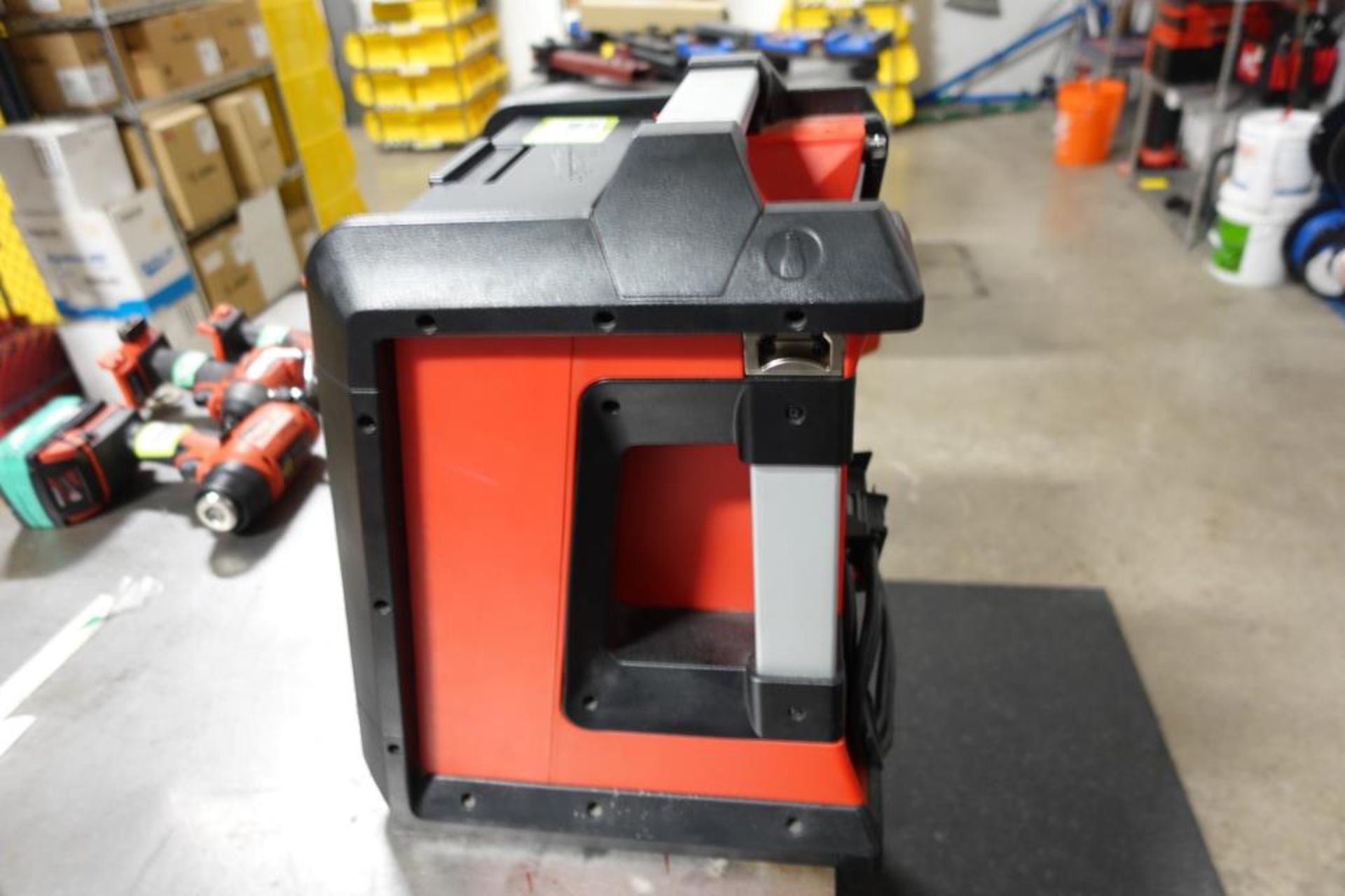 Milwaukee 2 In 1 Battery Charger & Stereo - Image 3 of 4
