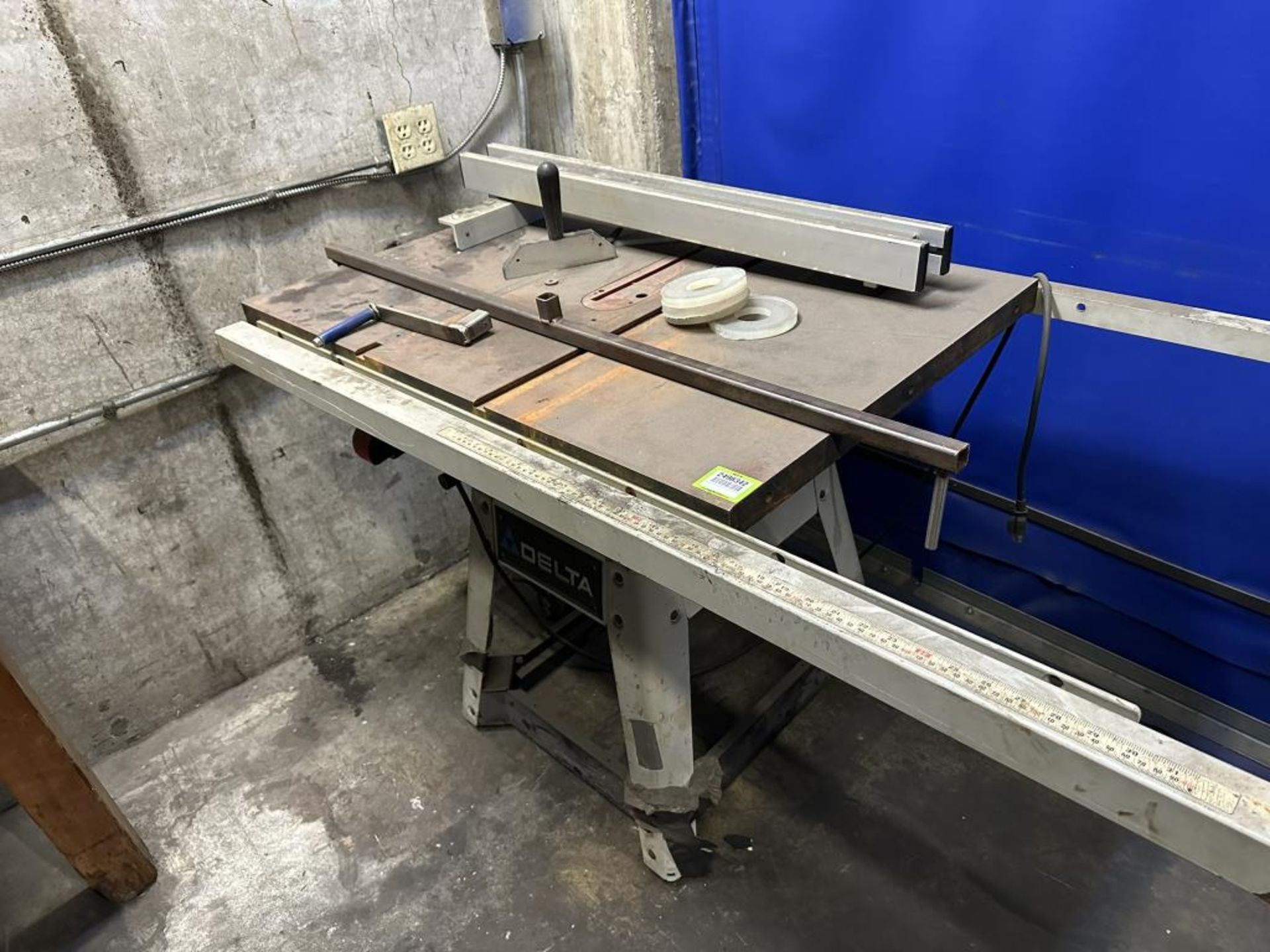 Delta 10" Left Tilt Contractors Saw