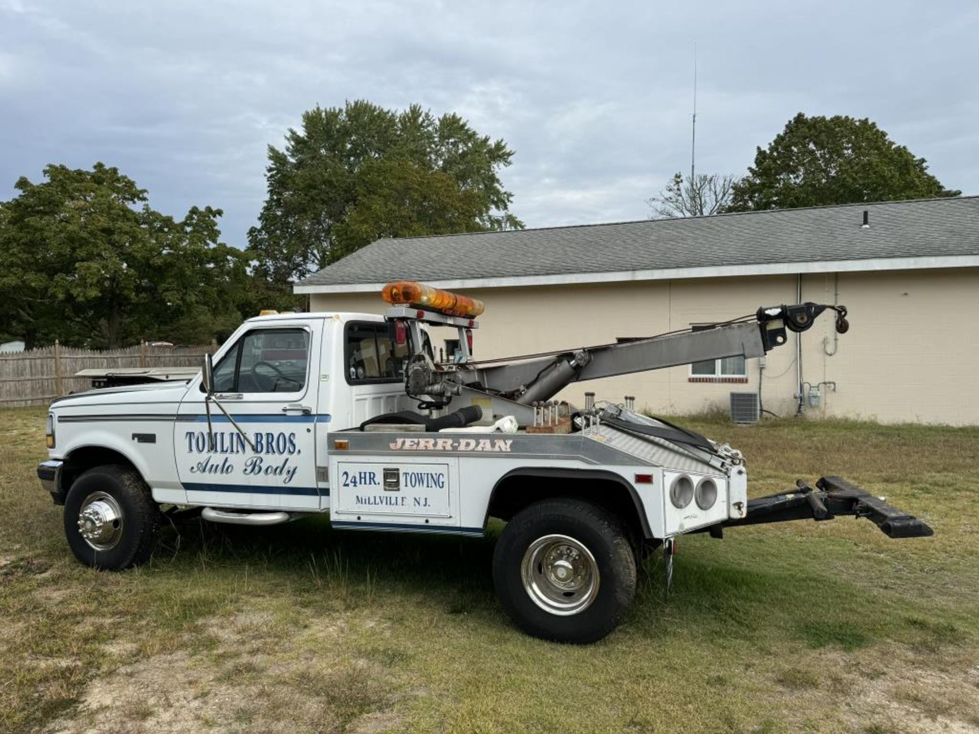1992 Ford Tow Truck Wrecker - Image 8 of 26