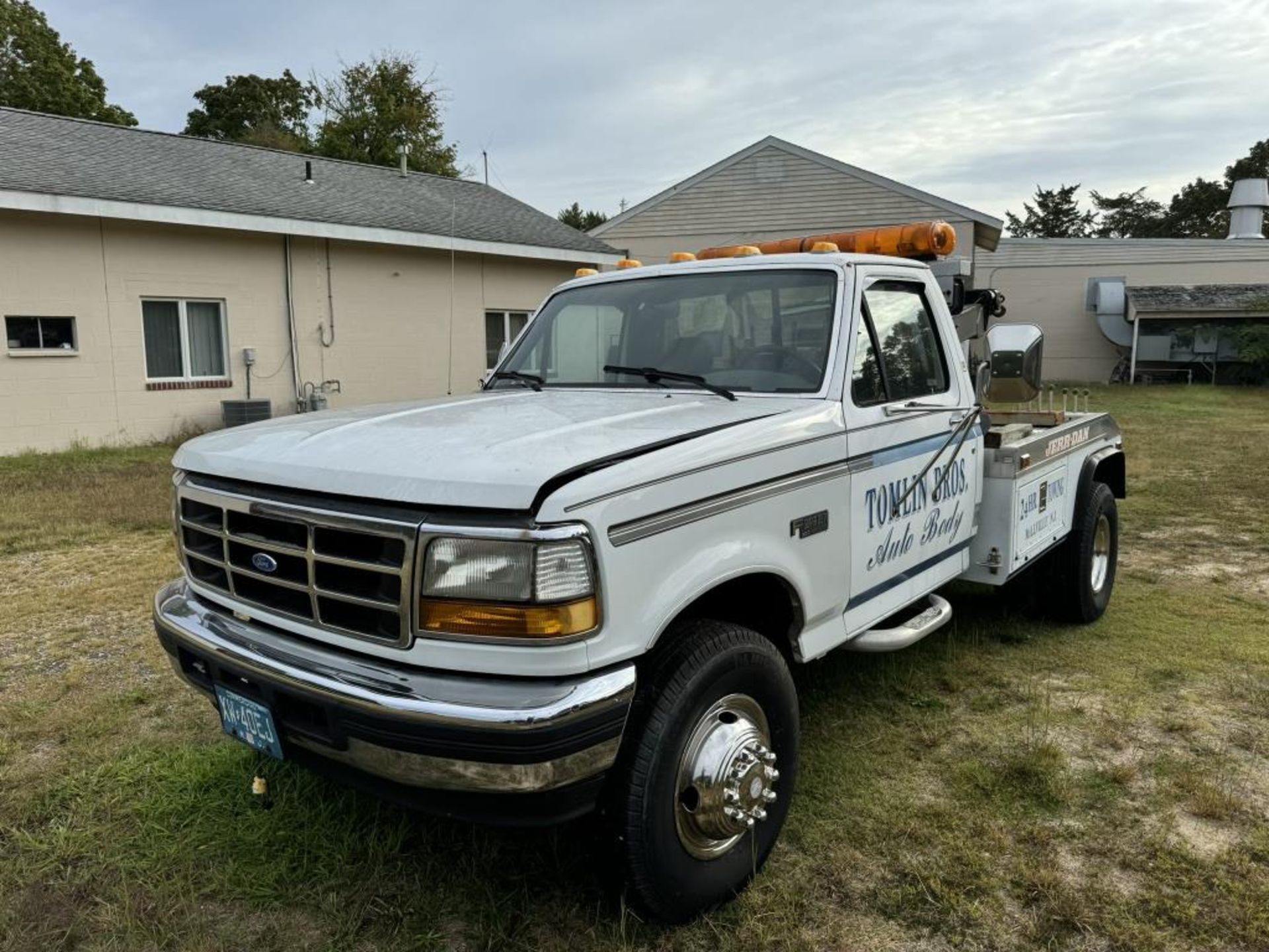 1992 Ford Tow Truck Wrecker