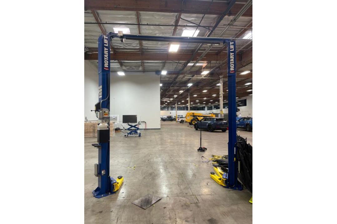 Rotary Two-Post Symmetrical Lift - Image 1 of 7