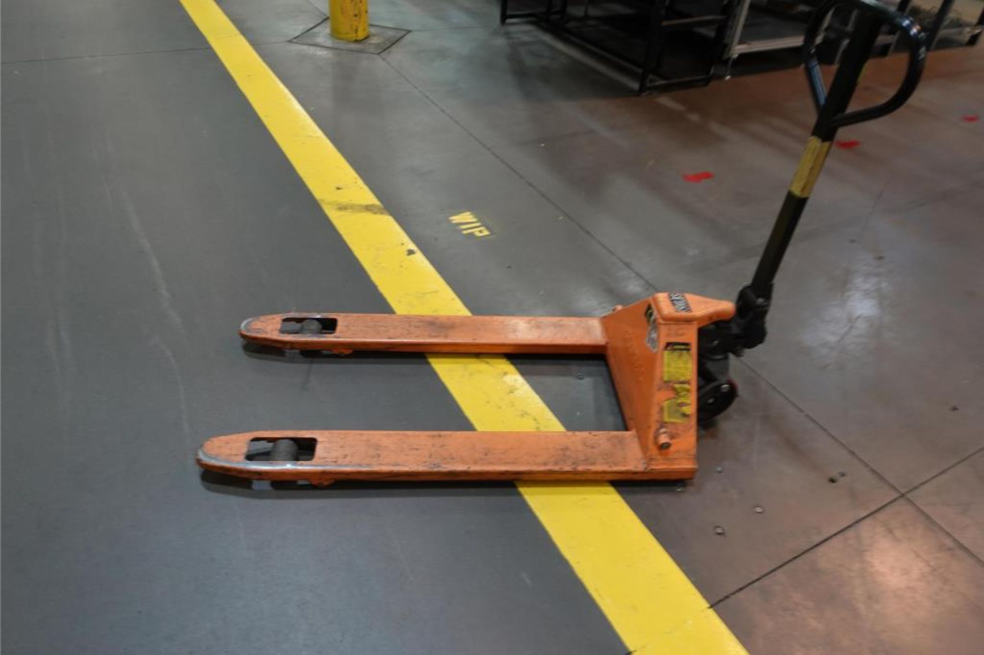 Global Pallet Jack - Image 2 of 4
