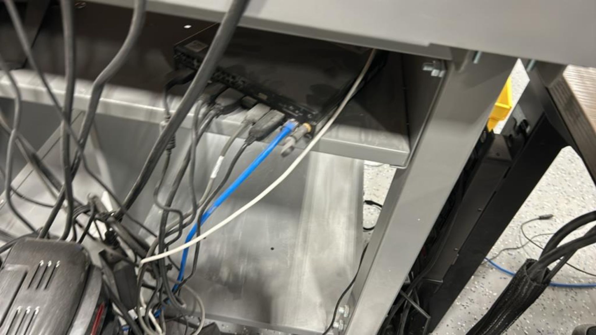 Storopack Shipping Bench and Contents - Image 4 of 7