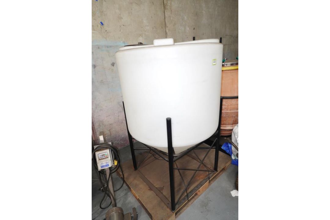 Approx. 250-Gallon Poly Tank - Image 2 of 4