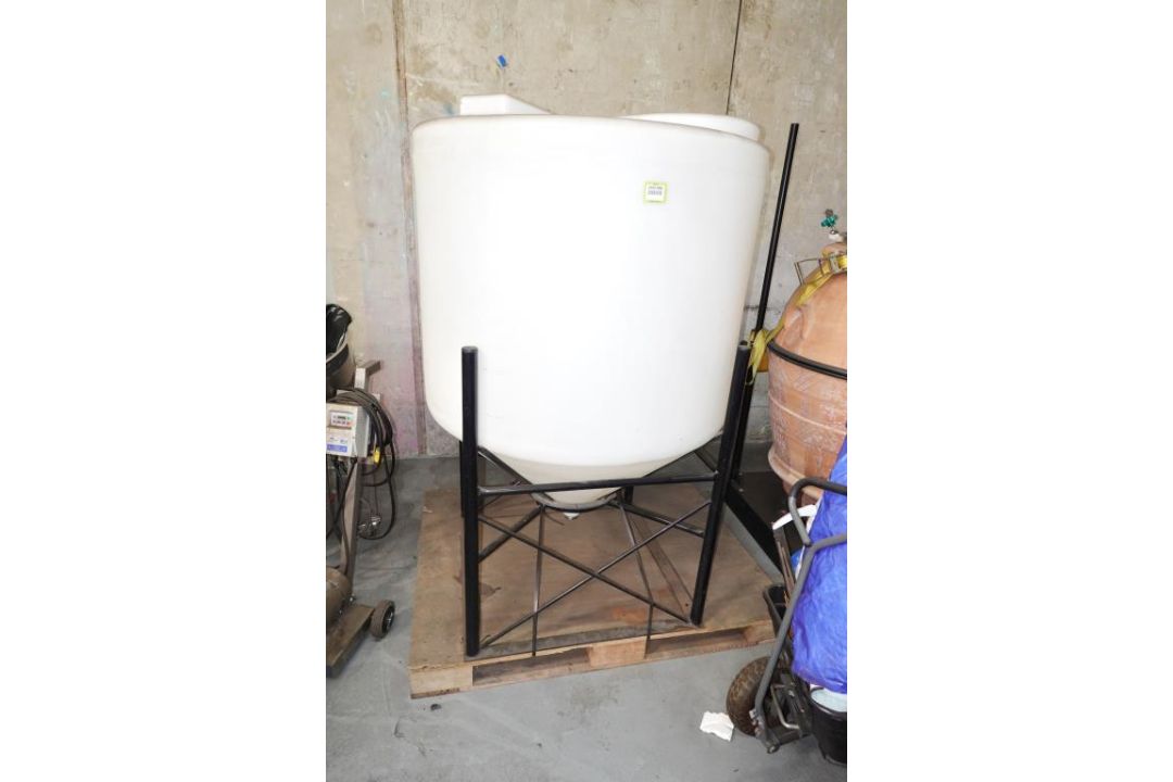 Approx. 250-Gallon Poly Tank - Image 1 of 4
