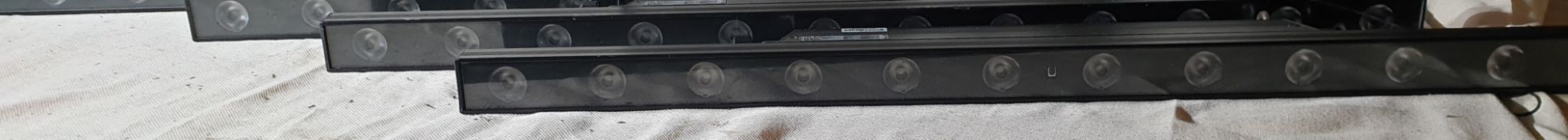 2 ; Chauvet DJ Colorband Pix USB Strip Light