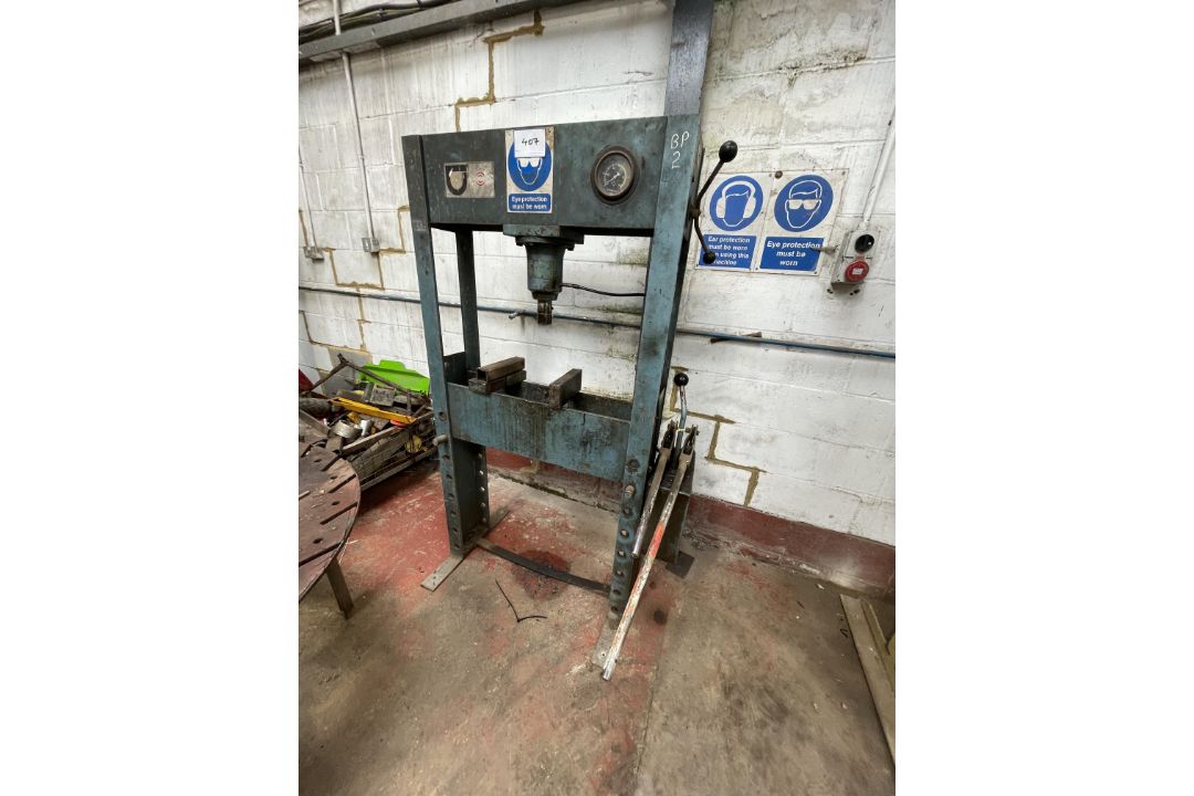 1: Tecalemet 25 Tonne Press. Serial No. 31838012