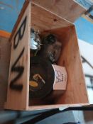 LOT OF ACCESSORIES FOR PNEUMATIC EQUIPMENT AND PAINT