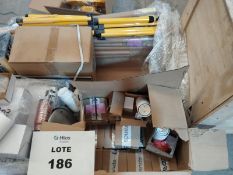 LOT OF MISCELLANEOUS ELECTRICAL ACCESSORIES AND LUMINAIRES