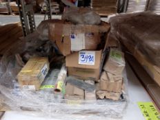 LOT OF (30,271) PCS OF SEVERAL MATERIALS, HARDWARE AND SCREWS