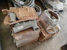 LOT OF (533) PIECES OF VARIOUS MATERIALS AND (154) MTS OF FLEXIBLE TUBE