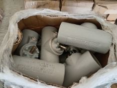 LOT OF (533) PIECES OF VARIOUS MATERIALS AND (154) MTS OF FLEXIBLE TUBE