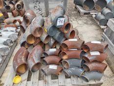 LOT OF (428) APPROXIMATELY PIECES OF 90° AND 90° ELBOWS SHORT RADIUS BW AND 90° REINFORCED PADS