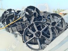 LOT OF APPROXIMATELY (15,855) SIDE SEPARATOR PIECES FOR PILES AND WALLS V#6