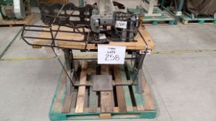 LOT OF SEWING MACHINE AND STAIN REMOVER MACHINE