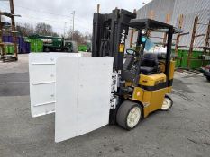 8,000LB YALE GLC080LJNGAE088 FORKLIFT CARTON ATTACHMENT