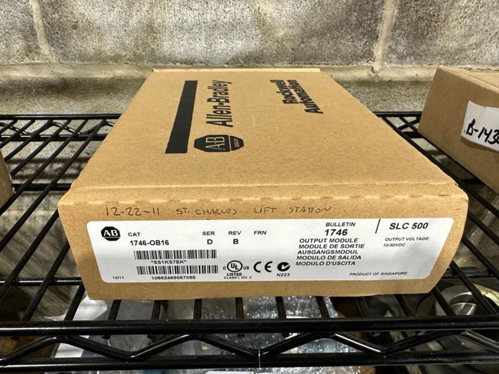 ALLEN BRADLEY 1746-OB16 PLC MODULE