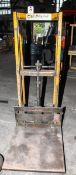 Big Joe Die Lift Cart Mdl. 2154, S/N 50901, Foot Pump Walk Behind Die Lift, 1,000 Lb Cap.