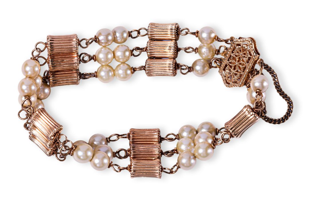 A CULTURED PEARL THREE ROW GOLD BRACELET - Image 2 of 4
