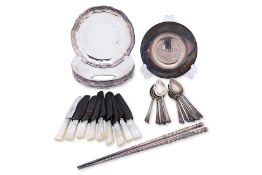 A GROUP OF SILVER AND SILVER PLATED OBJECTS