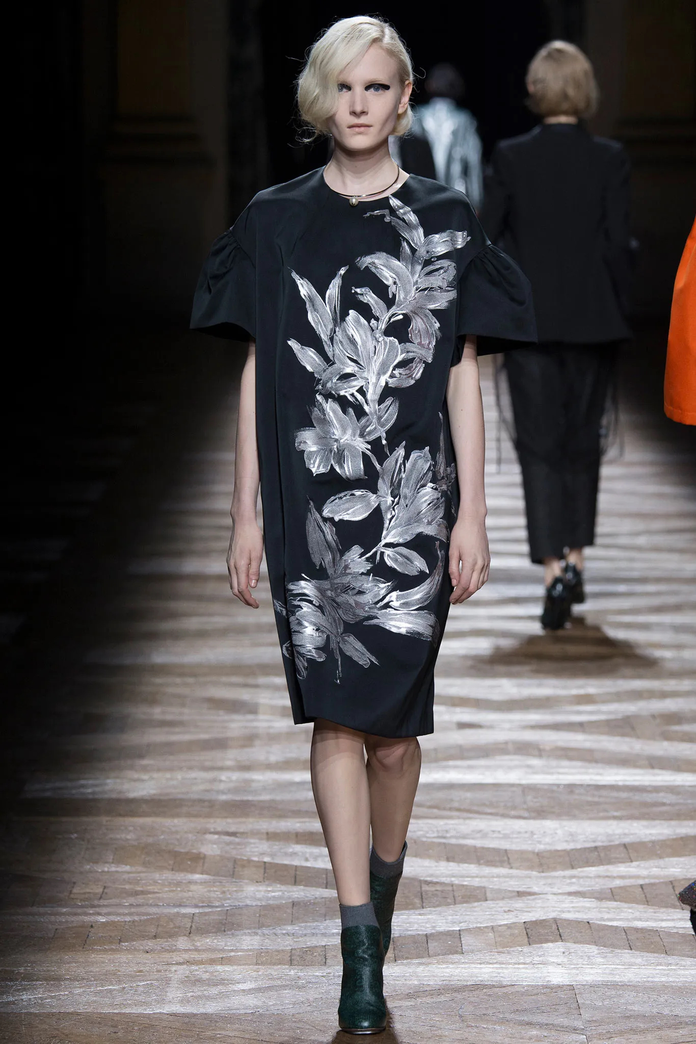 A DRIES VAN NOTEN HAND PAINTED FLORAL MOTIF OVERSIZED DRESS - Image 3 of 4