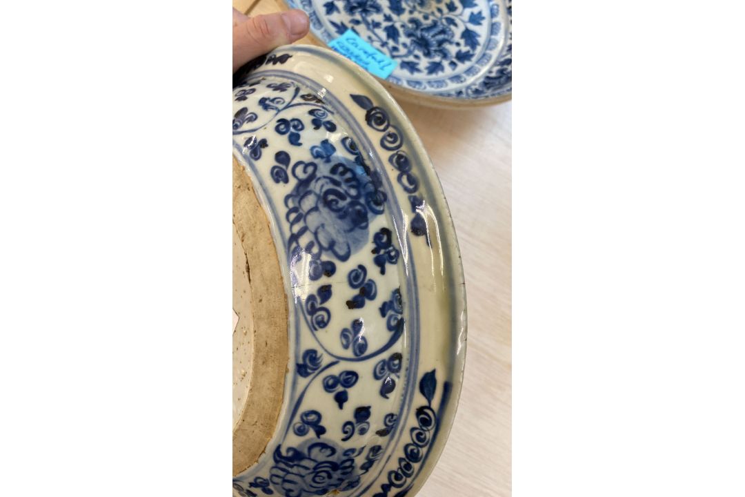 A BLUE AND WHITE PHOENIX DISH - Image 12 of 15
