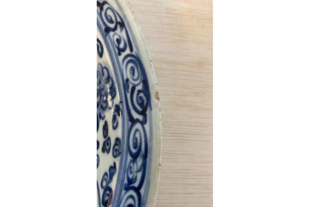 A BLUE AND WHITE PHOENIX DISH - Image 10 of 15
