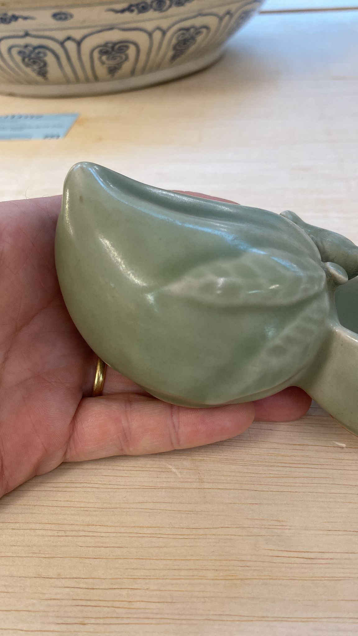 A CELADON PEACH-FORM WATER DROPPER AND WASHER - Image 9 of 12