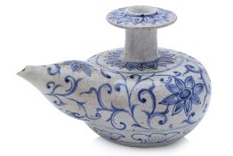 A SMALL VIETNAMESE BLUE AND WHITE KENDI