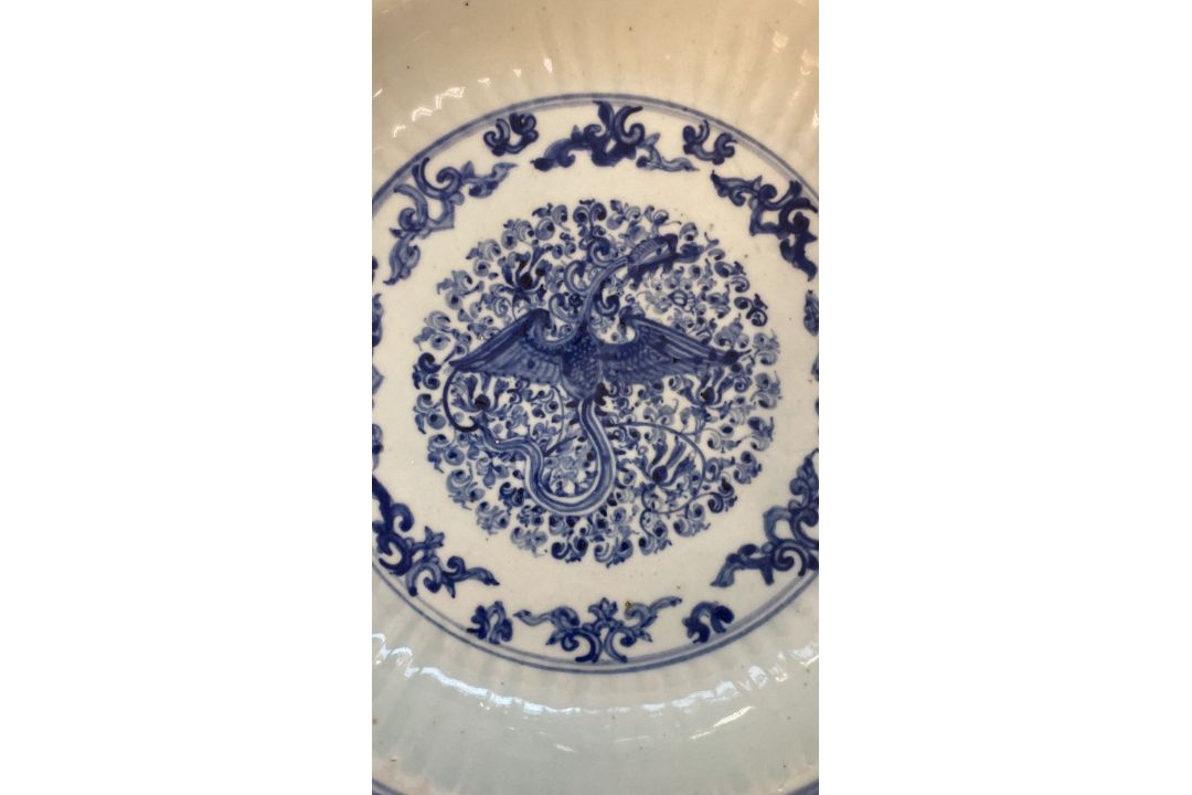 A BLUE AND WHITE PORCELAIN PHOENIX DISH - Image 8 of 13