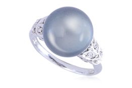 A TAHITIAN SOUTH SEA CULTURED PEARL AND DIAMOND RING