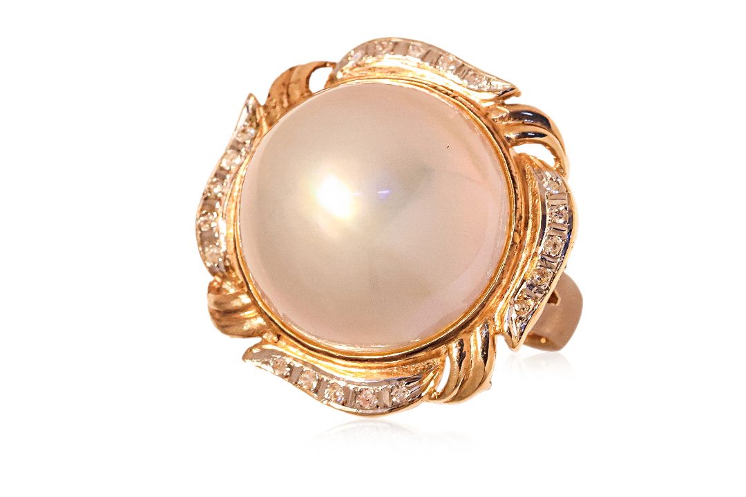 A MABE CULTURED PEARL AND DIAMOND RING - Image 1 of 5
