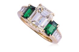 A DIAMOND AND TSAVORITE RING