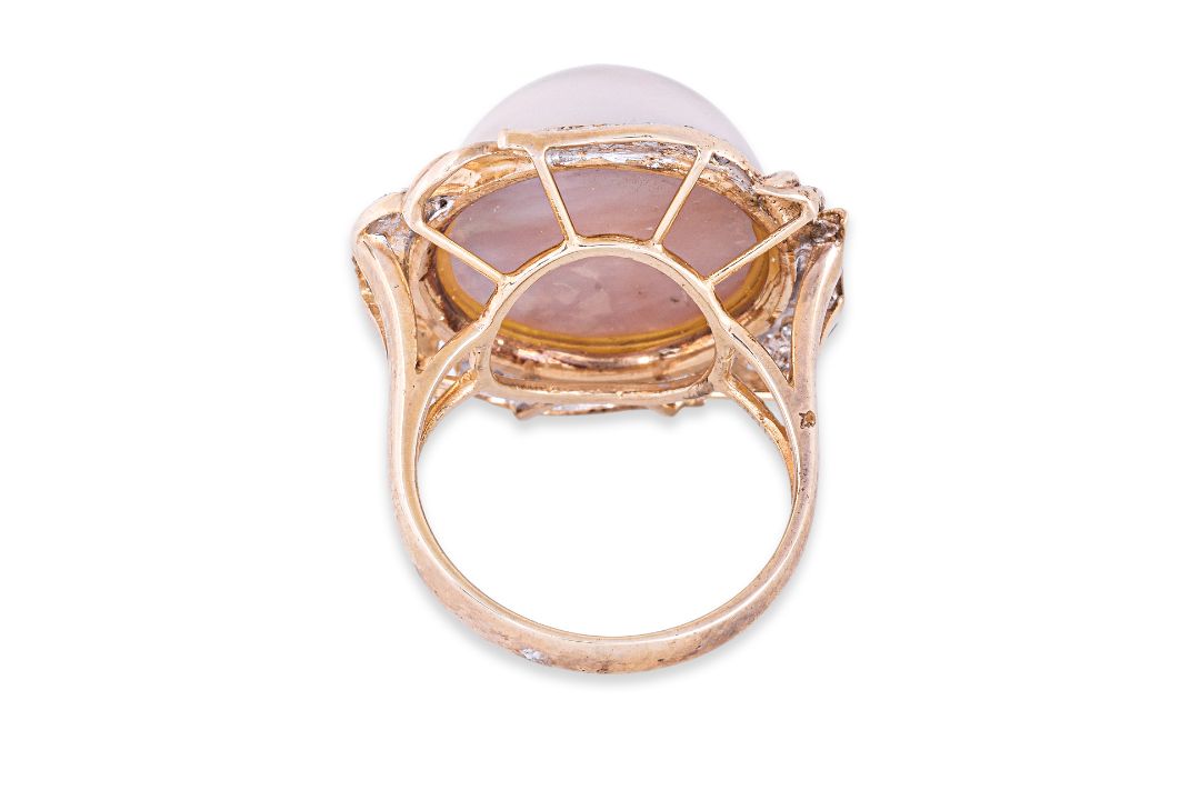 A MABE CULTURED PEARL AND DIAMOND RING - Image 4 of 5