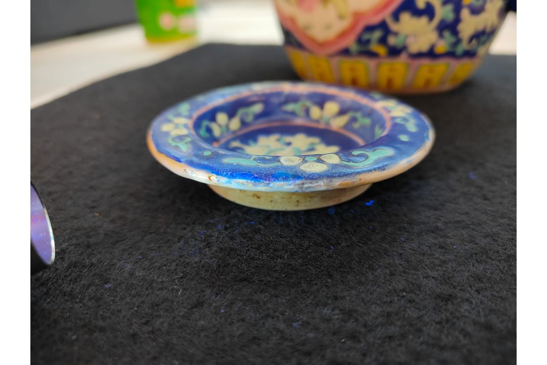 A FAMILLE ROSE BLUE GROUND TEAPOT AND COVER - Image 6 of 6