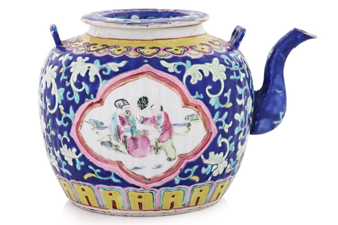A FAMILLE ROSE BLUE GROUND TEAPOT AND COVER - Image 2 of 6