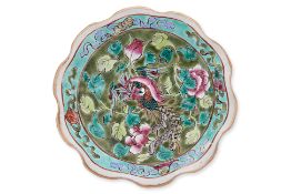 A FAMILLE ROSE OLIVE-GREEN GROUND OFFERING DISH