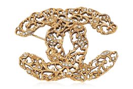 A CHANEL ORNATE CC BROOCH