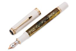 A PELIKAN SOUVERAN M400 FOUNTAIN PEN