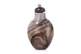 A SEMI-TRANSPARENT AND BROWN GLASS SNUFF BOTTLE