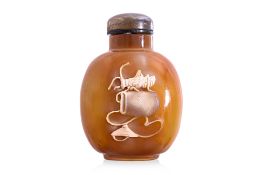 A CHALCEDONY AGATE CAMEO 'CRICKET CAGE' SNUFF BOTTLE
