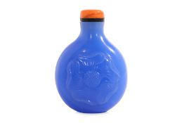 AN OPAQUE PALE VIOLET-BLUE GLASS SNUFF BOTTLE