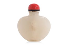 A SMALL JADE SNUFF BOTTLE